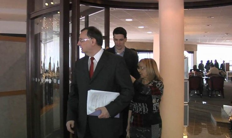 PREMIÉR NEČAS NAVŠTÍVIL HRADEC KRÁLOVÉ, S PŘEDSTAVITELI REGIONU SE SETKAL V HOTELU ČERNI