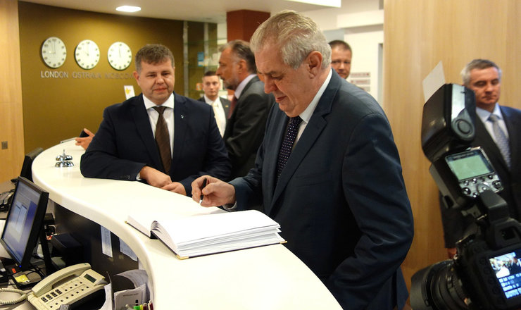 PREZIDENT MILOŠ ZEMAN PŘESPAL V OSTRAVSKÉM CLARIONU BĚHEM NÁVŠTĚVY SEVEROMORAVSKÉHO KRAJ